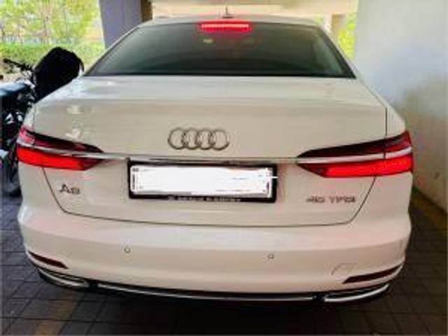 https://images10.gaadi.com/usedcar_image/4423123/original/processed_008d24a0a91e06664213dc887de486b4.jpg?imwidth=6401