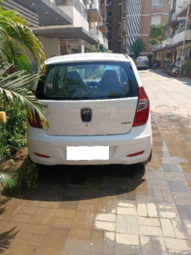https://images10.gaadi.com/usedcar_image/4423199/original/532ad7bcf0694b451171f6743b85e50a.jpg?imwidth=6402