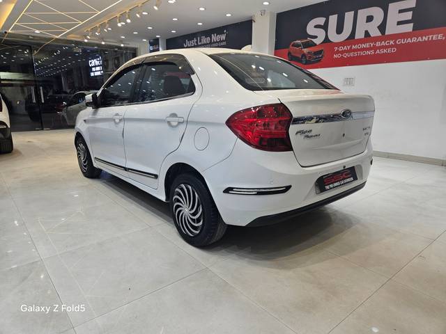 https://images10.gaadi.com/usedcar_image/4423284/original/a30284e2f16aa488b4d5408d274506d7.jpg?imwidth=6402