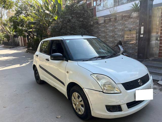 https://images10.gaadi.com/usedcar_image/4423405/original/processed_d2fcaaac01a1bee59044fe127791bac7.jpg?imwidth=6400