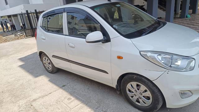 https://images10.gaadi.com/usedcar_image/4423410/original/processed_976db38127c62fb4330cfa0687b9c1bc.jpg?imwidth=6401