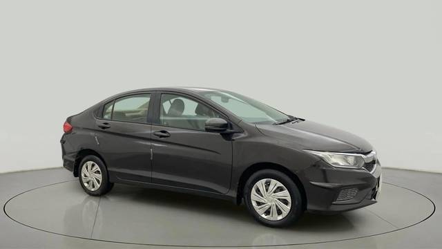 https://images10.gaadi.com/usedcar_image/4423427/original/f7c518156318037438f60e18dd8d8c77.jpg?imwidth=6400