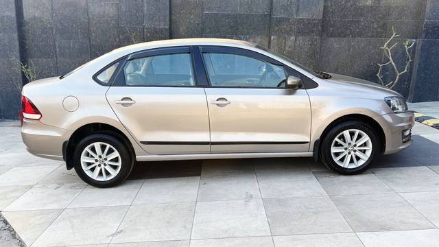 https://images10.gaadi.com/usedcar_image/4423496/original/155af099045f7db44414647acc33adda.jpg?imwidth=6401