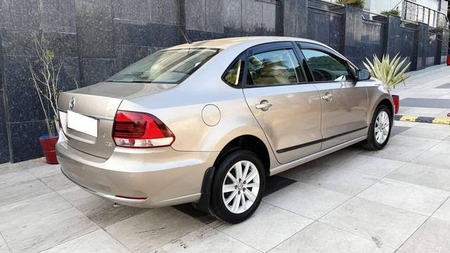 https://images10.gaadi.com/usedcar_image/4423496/original/processed_9437a669926f144469befd5f3e018a43.jpg?imwidth=6402