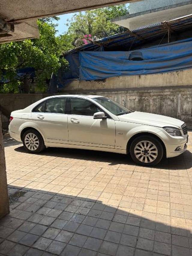 https://images10.gaadi.com/usedcar_image/4423547/original/906f5ddba4f21cf95b0c0537339ad3a3.jpg?imwidth=6402