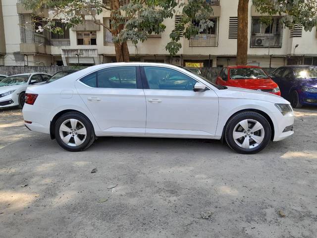 https://images10.gaadi.com/usedcar_image/4423576/original/38af6a16d0ad8ba5c9b5147982e985c4.jpeg?imwidth=6401