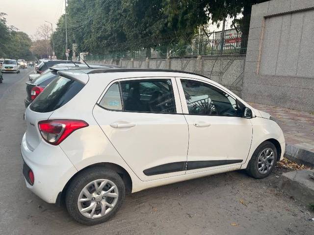 https://images10.gaadi.com/usedcar_image/4423707/original/de8b32ff98f0b5fde8f922754d93b5d4.jpg?imwidth=6400