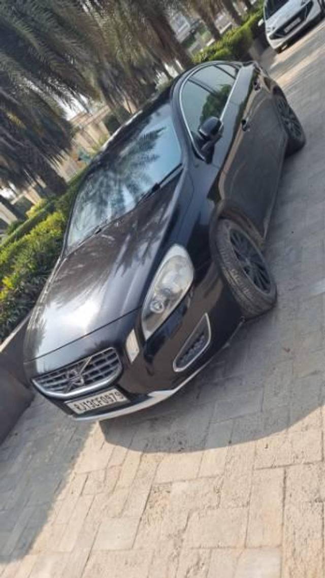 https://images10.gaadi.com/usedcar_image/4423786/original/processed_69cf12ea-5ee1-41e2-bc51-1fdd42bbd57e.jpg?imwidth=6402