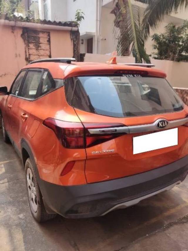 https://images10.gaadi.com/usedcar_image/4423937/original/processed_8adc88bb-b1b4-46bd-b309-2d36f59446f5.jpeg?imwidth=6401