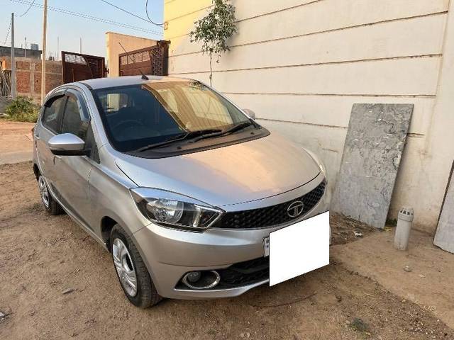 https://images10.gaadi.com/usedcar_image/4424019/original/processed_3ee1be34-0ced-4360-acba-9f66f713cd1c.jpeg?imwidth=6400