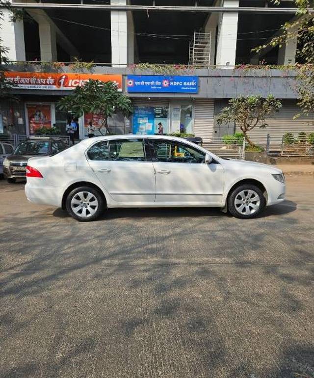 https://images10.gaadi.com/usedcar_image/4424043/original/3ddc5db1151ae7f661344a1b5a27e031.jpg?imwidth=6401