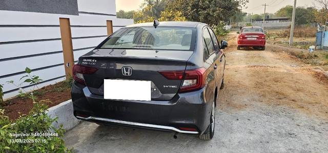 https://images10.gaadi.com/usedcar_image/4424102/original/f0c7001b629f932987e0ce5576a54137.jpg?imwidth=6402