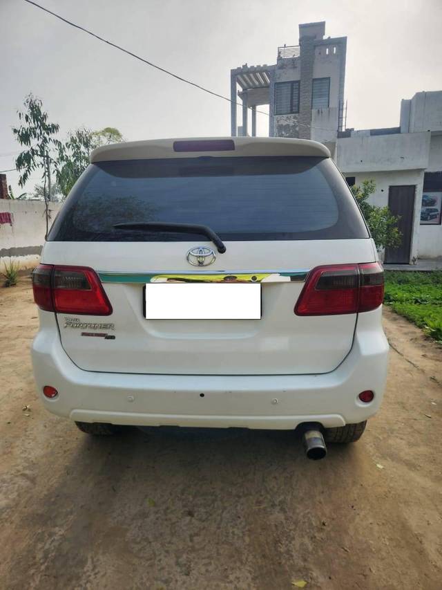 https://images10.gaadi.com/usedcar_image/4424398/original/processed_c160c54da536515551fbecda9dc2b008.jpg?imwidth=6401