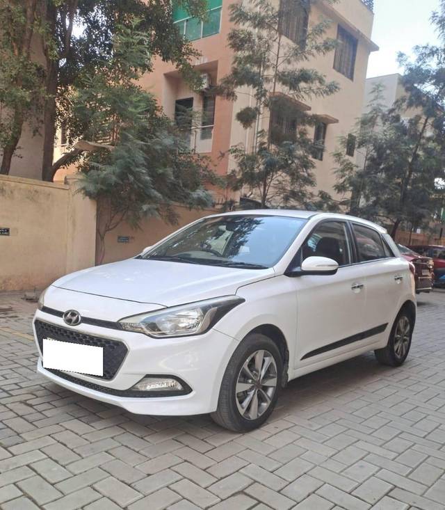 https://images10.gaadi.com/usedcar_image/4424414/original/processed_ad3e83bd-9d1b-40bd-8c9d-62e5974737bd.jpg?imwidth=6402