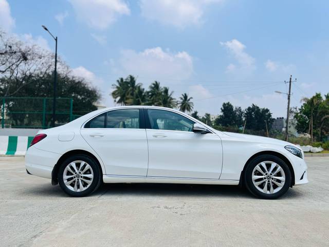 https://images10.gaadi.com/usedcar_image/4424430/original/4aac38a020c5f31a083307907453aa9a.jpg?imwidth=6401