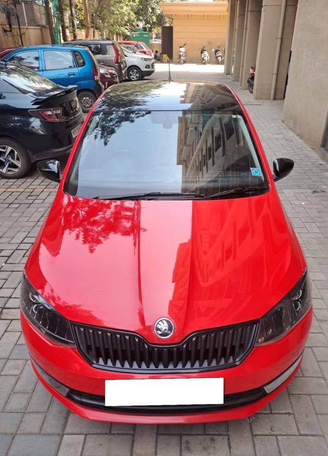 https://images10.gaadi.com/usedcar_image/4424498/original/processed_26b4883e-357d-4a65-9cb5-97e05d5a514a.jpg?imwidth=6401