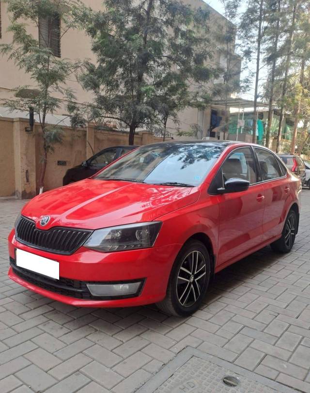 https://images10.gaadi.com/usedcar_image/4424498/original/processed_67a42b81-fb1e-4ec5-bd86-c49220d9908d.jpg?imwidth=6402