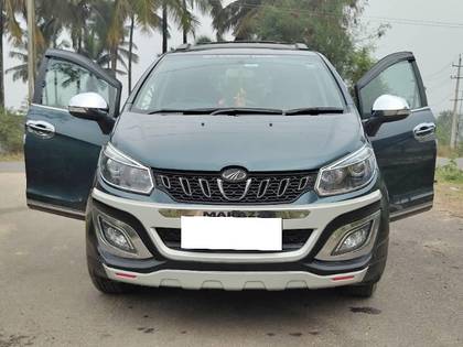 Mahindra Marazzo M6