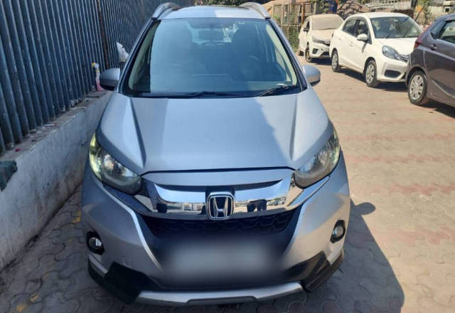 https://images10.gaadi.com/usedcar_image/4424792/original/4c6ed37c8a850cebd7af37e485379418.jpeg?imwidth=6400