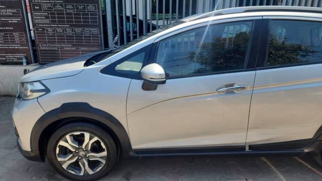 https://images10.gaadi.com/usedcar_image/4424792/original/90dbe2b27a7a299a7cd33303f048e349.jpeg?imwidth=6401