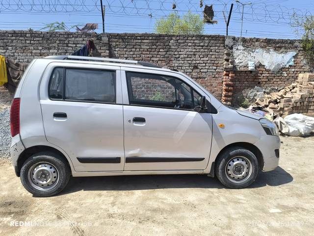 https://images10.gaadi.com/usedcar_image/4425001/original/d09671572a96784dd3f0fa5b76e4ba9b.jpg?imwidth=6400