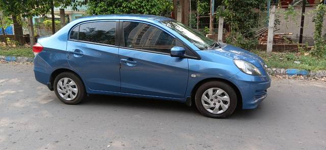 https://images10.gaadi.com/usedcar_image/4425311/original/f3beb9075cd0f932f87ba0cc1fb94b56.jpg?imwidth=6400