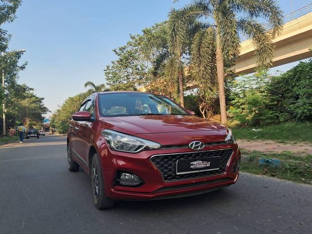 https://images10.gaadi.com/usedcar_image/4425315/original/processed_545745e5f0955169e655193924a074f0.jpg?imwidth=6400