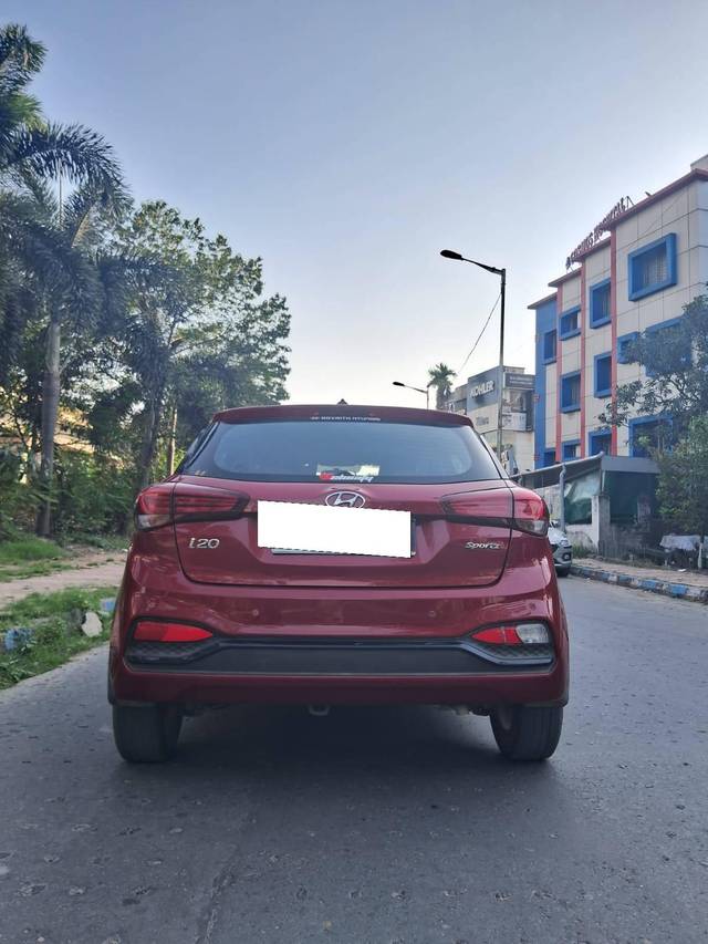 https://images10.gaadi.com/usedcar_image/4425315/original/processed_b316ea379a4f2bd3aebb321bc06b14a5.jpg?imwidth=6402