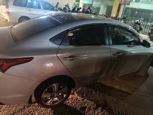 https://images10.gaadi.com/usedcar_image/4426242/original/b4d53285179359e2800be597f542ef22.jpg?imwidth=6400