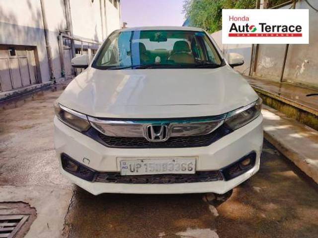 https://images10.gaadi.com/usedcar_image/4426395/original/b8712e9c6e20935d0d214739678d7271.jpeg?imwidth=6400