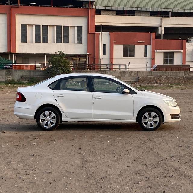 https://images10.gaadi.com/usedcar_image/4426508/original/ce2dc58c9df3436a1127a4265f3792b5.jpg?imwidth=6401