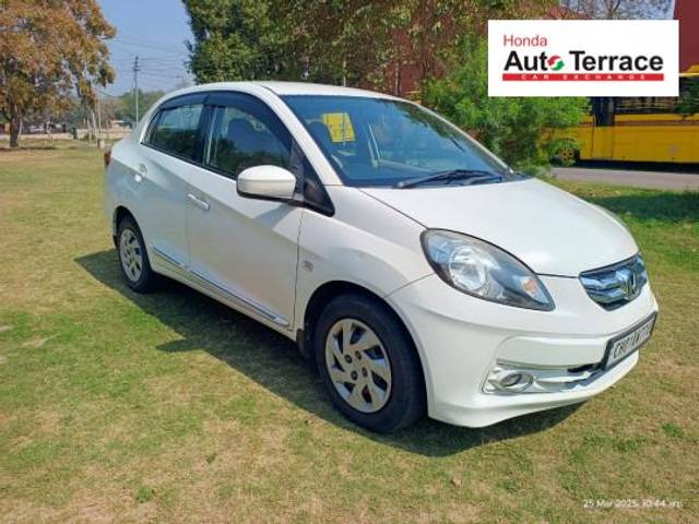 https://images10.gaadi.com/usedcar_image/4426637/original/9ec1c08c5120d136a706f96bf9d85a52.jpeg?imwidth=6400