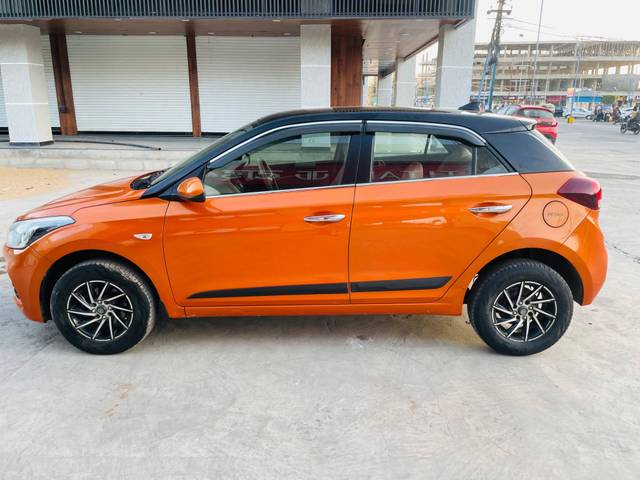 https://images10.gaadi.com/usedcar_image/4426791/original/processed_17e28eeb53b940d8cf017fa827ec70dd.jpg?imwidth=6402