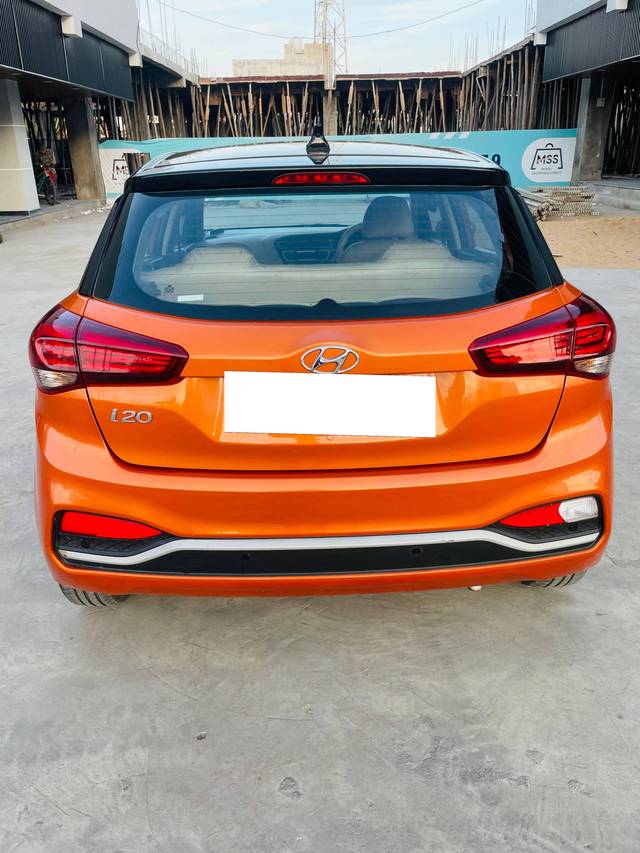 https://images10.gaadi.com/usedcar_image/4426791/original/processed_27e50bee38cf7e0ba852b2773dbd8d4c.jpg?imwidth=6401