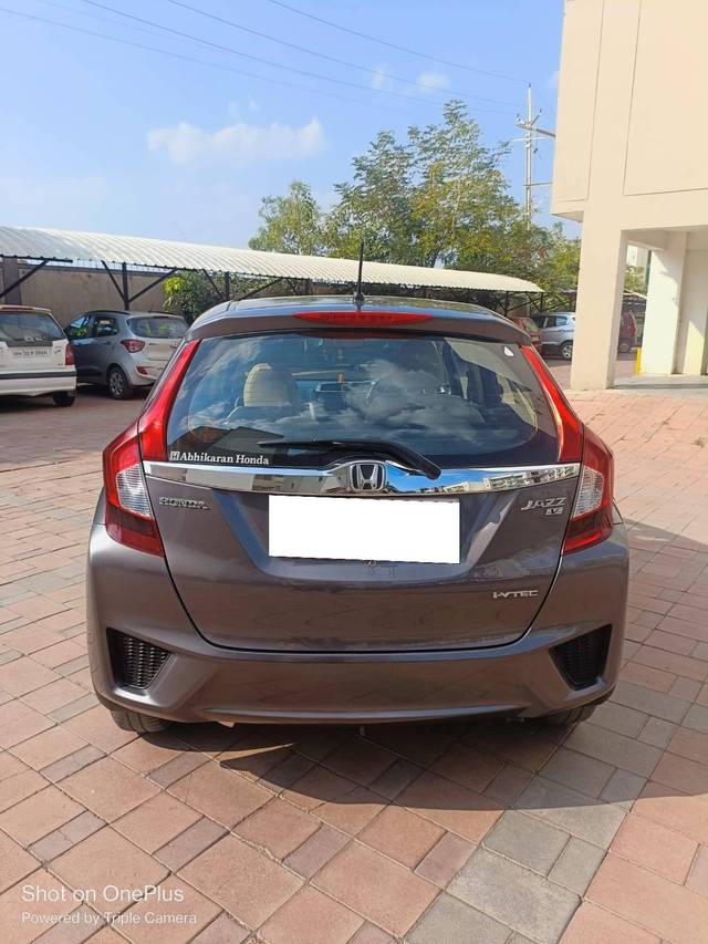 https://images10.gaadi.com/usedcar_image/4426830/original/processed_5207b5f6cc513c59f2f3c8eb1a2e4875.jpg?imwidth=6402