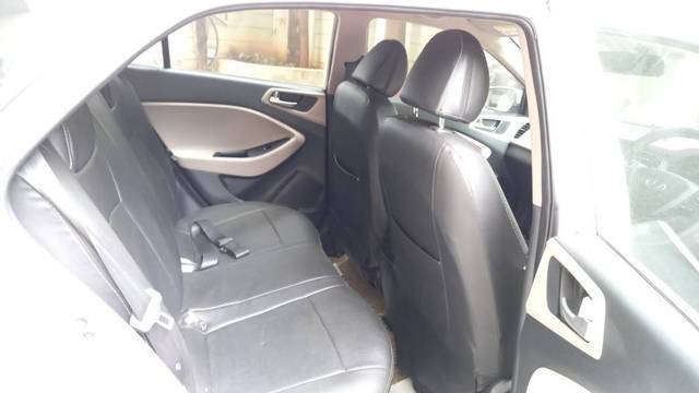 https://images10.gaadi.com/usedcar_image/4426936/original/2343587b64933d1f9c6ce213f6ca3ce3.jpg?imwidth=6400