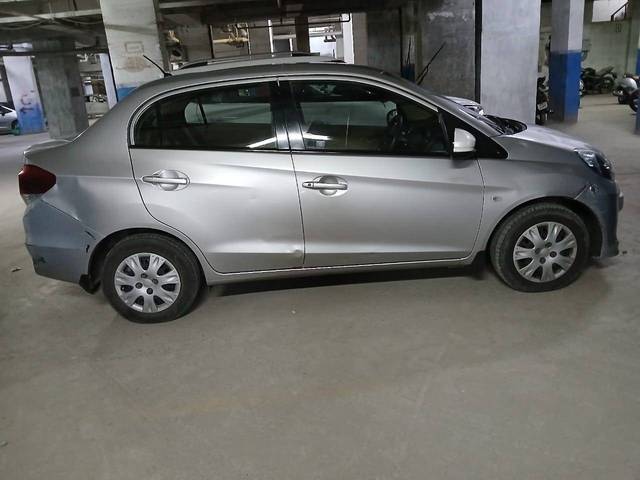 https://images10.gaadi.com/usedcar_image/4426978/original/b563baa6d86d63ff654d370a59e857f5.jpg?imwidth=6401