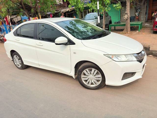 https://images10.gaadi.com/usedcar_image/4427025/original/processed_5b34a499af2020fef872014e504b1b8b.jpg?imwidth=6400