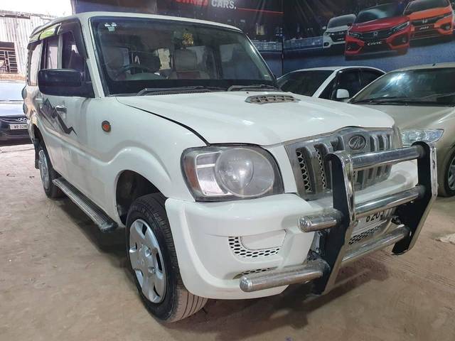 https://images10.gaadi.com/usedcar_image/4427089/original/processed_eac0a832cb19d5bfa1d320c75d009ca3.jpg?imwidth=6400