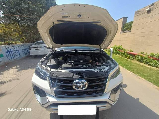 https://images10.gaadi.com/usedcar_image/4427116/original/processed_bdc7eae83813ab3bbe2ee2fcf5baddb9.jpg?imwidth=6400