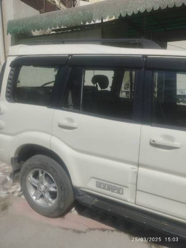 https://images10.gaadi.com/usedcar_image/4427144/original/e6584280b728cf1425457c1589f89549.jpg?imwidth=6401
