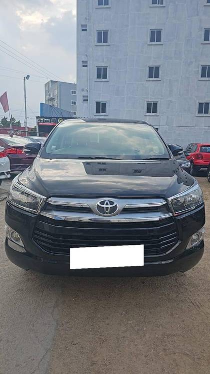 Toyota Innova Crysta 2.4 G MT 8 STR Toyota Innova Crysta 2.4 G MT 8 STR