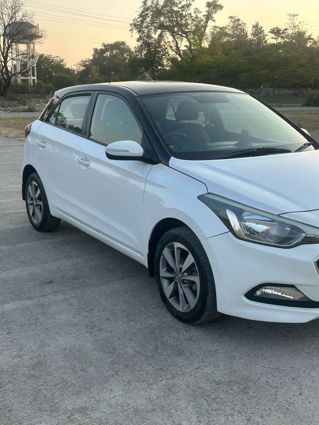 https://images10.gaadi.com/usedcar_image/4427406/original/015d5f2396f1fd952adff2696df19c6e.jpeg?imwidth=6400