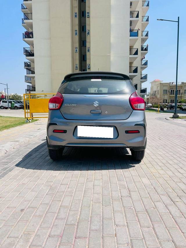 https://images10.gaadi.com/usedcar_image/4427413/original/processed_0157a00545d48d81a5b4f87c6f7f30bb.jpg?imwidth=6402