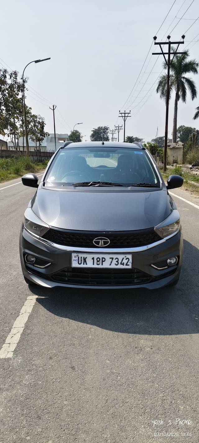 https://images10.gaadi.com/usedcar_image/4427418/original/63af966117d6e579baa13dbc37f509c6.jpg?imwidth=6400