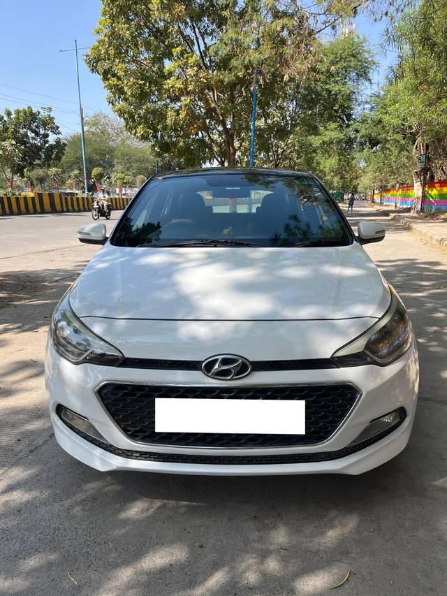 https://images10.gaadi.com/usedcar_image/4427525/original/processed_64236fd7771a640cd46406066c2cb4fc.jpeg?imwidth=6401