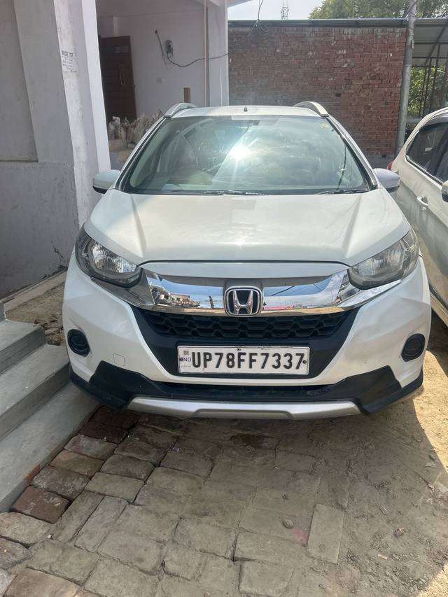 https://images10.gaadi.com/usedcar_image/4427556/original/a261b6214479b41680059eeabd427d83.jpg?imwidth=6400