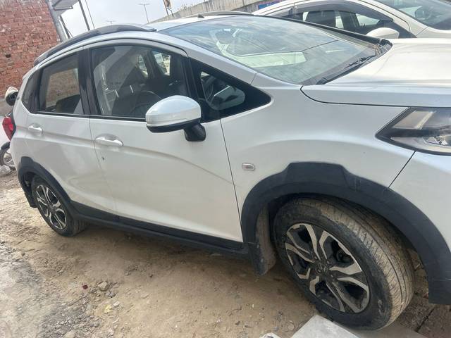 https://images10.gaadi.com/usedcar_image/4427556/original/a4a20cb966222c81454c23ef0cb51002.jpg?imwidth=6401