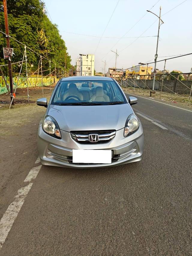 https://images10.gaadi.com/usedcar_image/4427567/original/processed_a3c08fc78c19fea36509152b910d3b76.jpg?imwidth=6402