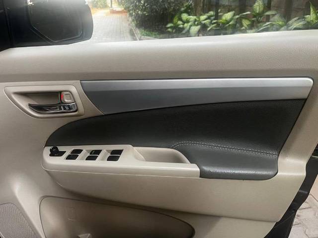 https://images10.gaadi.com/usedcar_image/4427588/original/e8a34701d23b0aa0c26504ac5939696d.jpeg?imwidth=6401